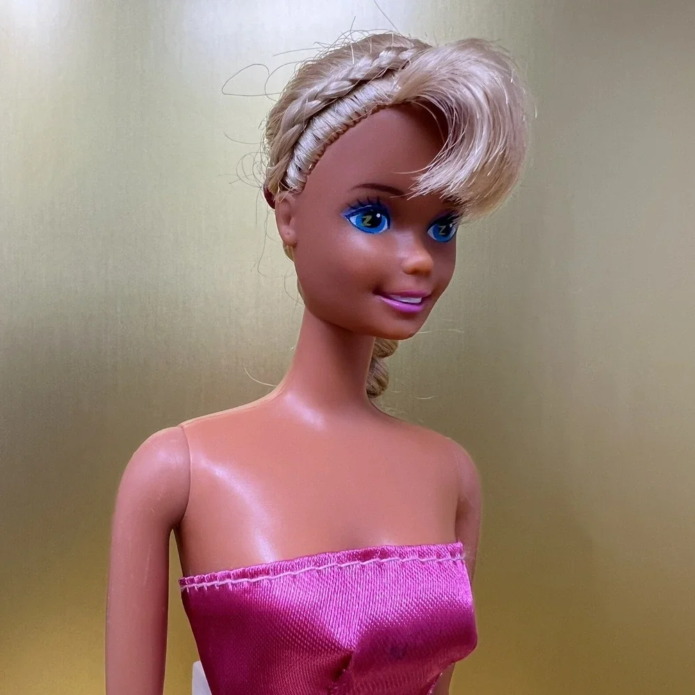 Vintage Barbie Doll 1976 Mattel With Long Blonde Hair‎ and Blue Eyes Pink Dress